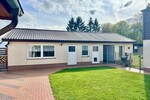 HORN IMMOBILIEN ++ Haus mit Doppelgarage und Nebengebäude in Wodarg bei Altentreptow, ruhige Lage - Einfamilienhaus Werder OT Wodarg Wodarg | Angebot:26534275