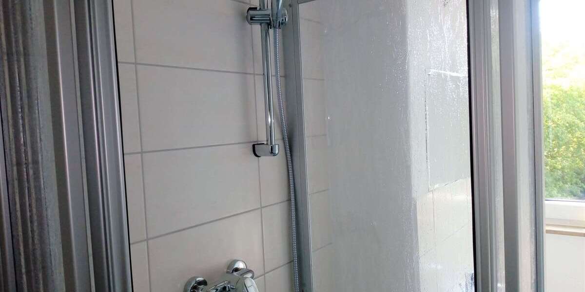 Bad mit Dusche 04