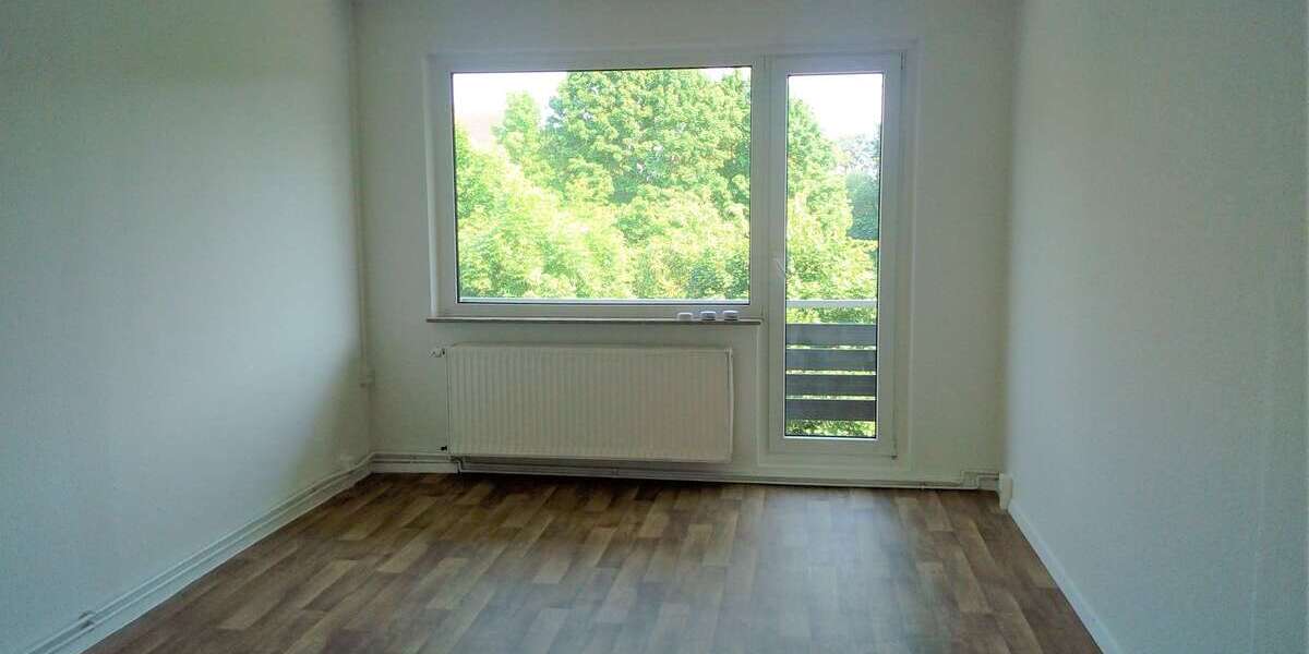 Wohnzimmer mit Balkon 01