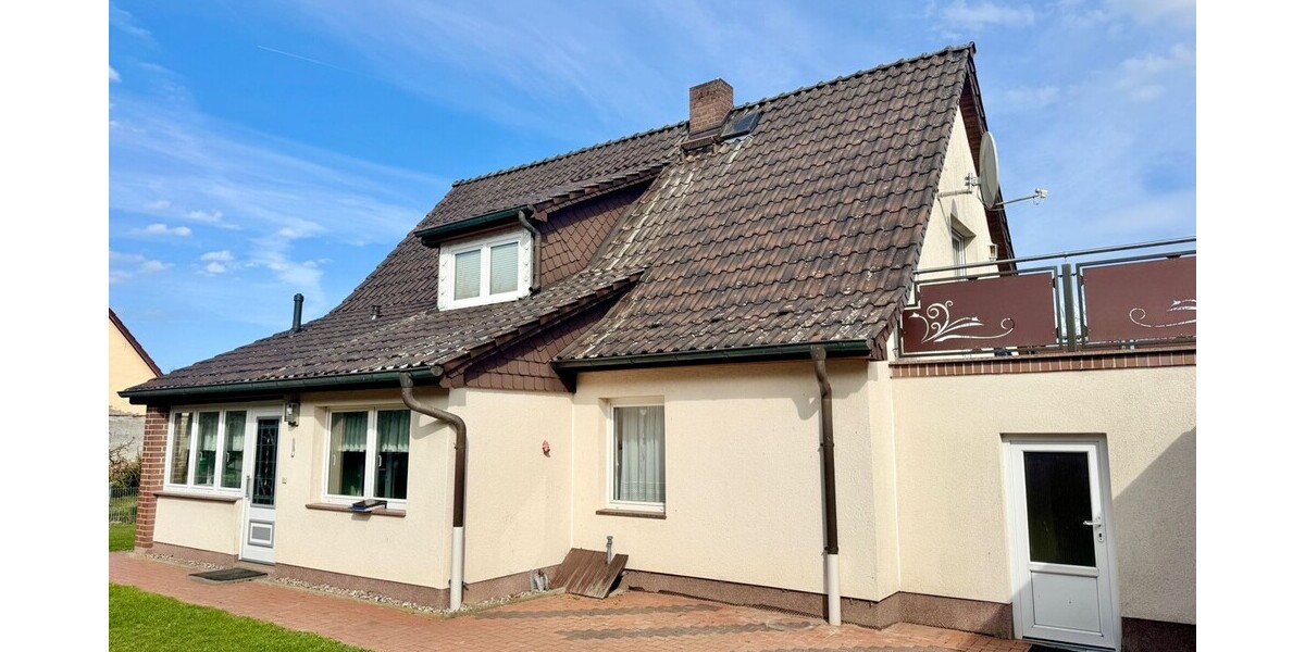 Hausansicht vom Grundstück