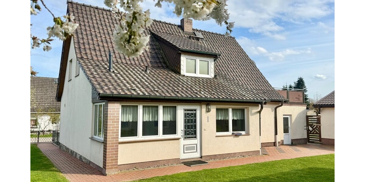 Hausansicht vom Grundstück
